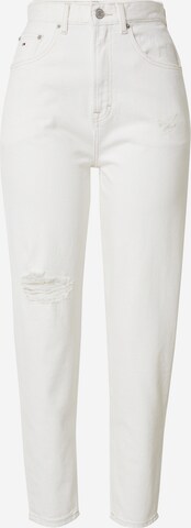 Tommy Jeans Regular Дънки 'MOM JeansS' в бяло: отпред