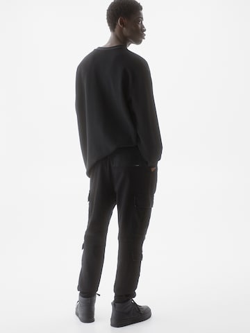 Tapered Pantaloni eleganți de la Pull&Bear pe negru