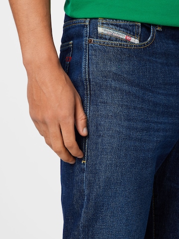 DIESEL Regular Jeans 'VIKER' in Blauw