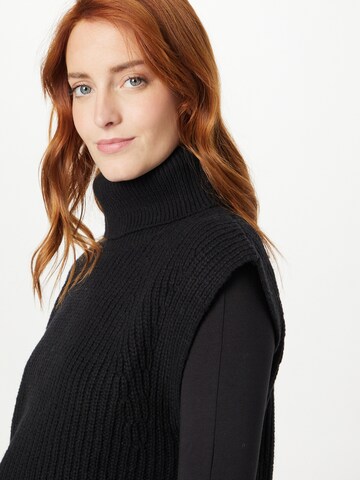 Pulover 'Aurora' de la Line of Oslo pe negru