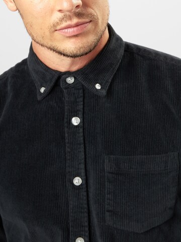 Redefined Rebel - Ajuste regular Camisa 'Sean' en negro