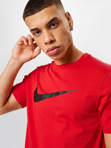 Nike Sportswear T-Shirt 'Swoosh' in Rot