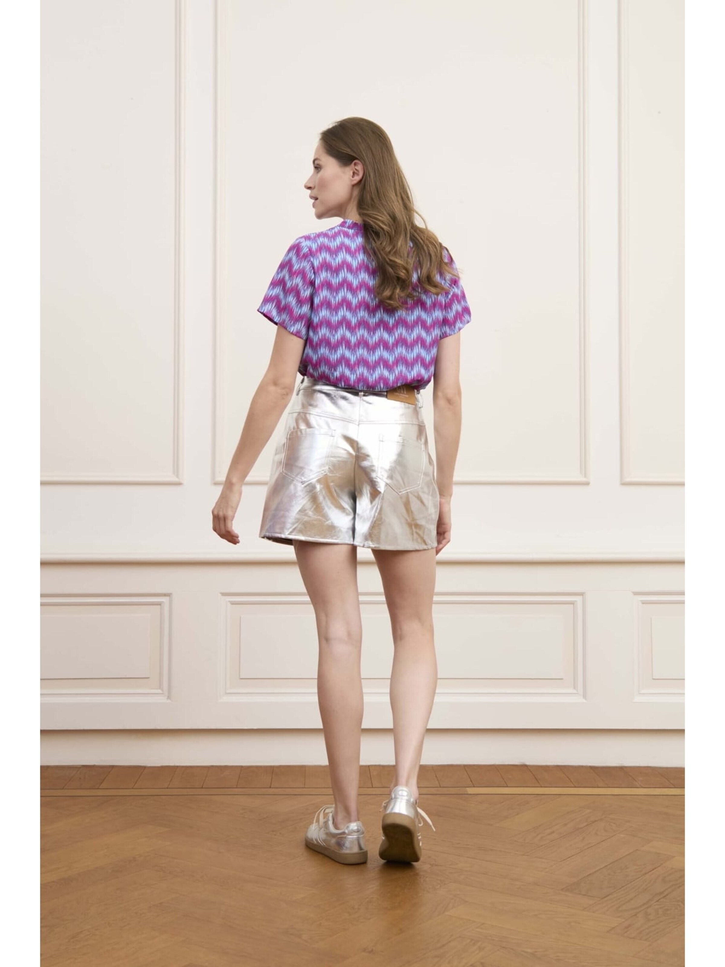 LOFTY MANNER Blouse 'QE07 - Blouse Mayra' in Grijs