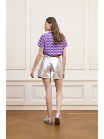LOFTY MANNER Blouse 'QE07 - Blouse Mayra' in Grijs