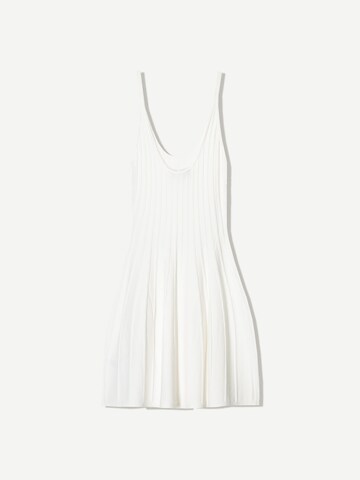 Robe Bershka en blanc