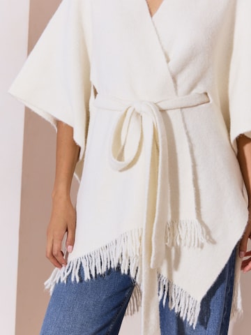 Mantellina di Lipsy in beige