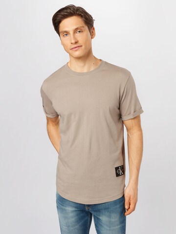 T-Shirt Calvin Klein Jeans en gris : devant