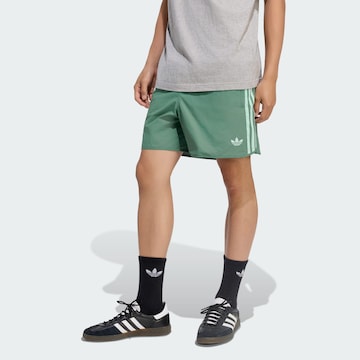 ADIDAS ORIGINALS - regular Pantalón 'Sprinter' en verde: frente