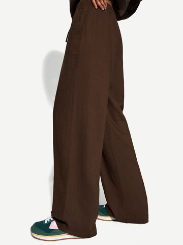 Bershka Wide leg Trousers in Brown