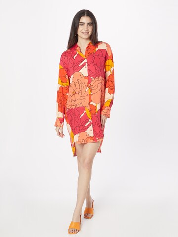 Sisley Shirt Dress in Red: front