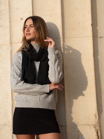 MayTree Scarf in Grey