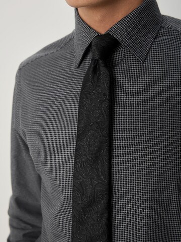 Next Regular Fit Set: Hemd und Krawatte in Grau