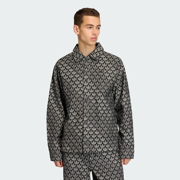 ADIDAS ORIGINALS - Ajuste confortable Camisa en negro: frente