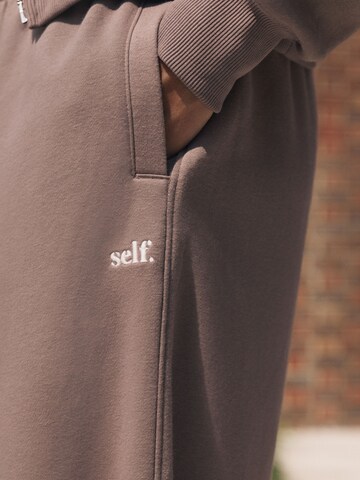 Wide leg Pantaloni de la self. pe maro