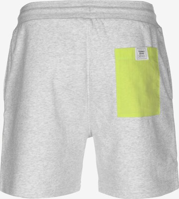 Tommy Jeans Regular Pants in Grey