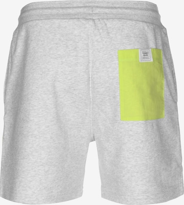 Tommy Jeans Regular Pants in Grey
