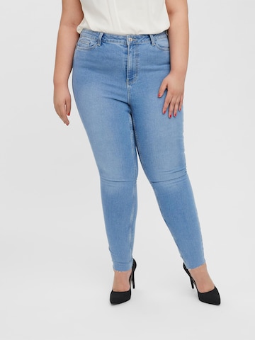 Vero Moda Curve Skinny Jeans 'Faithlora' in Blau: predná strana