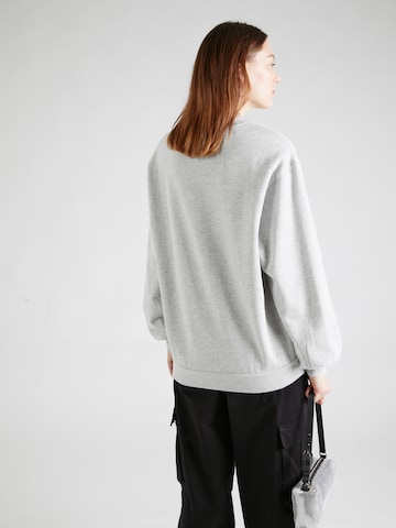 Gina TricotSweater majica 'Rhinestone' - siva boja