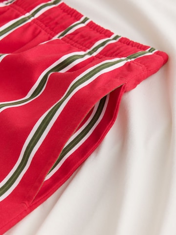 Next Pyjama lang 'Happy Holidays' in Rood