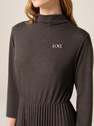 oltre - Vestido en gris