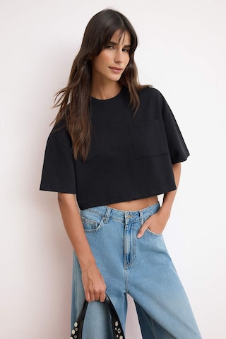 Trendyol - Camiseta en negro: frente