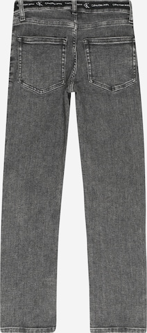 Calvin Klein Jeans تقليدي جينز بلون رمادي