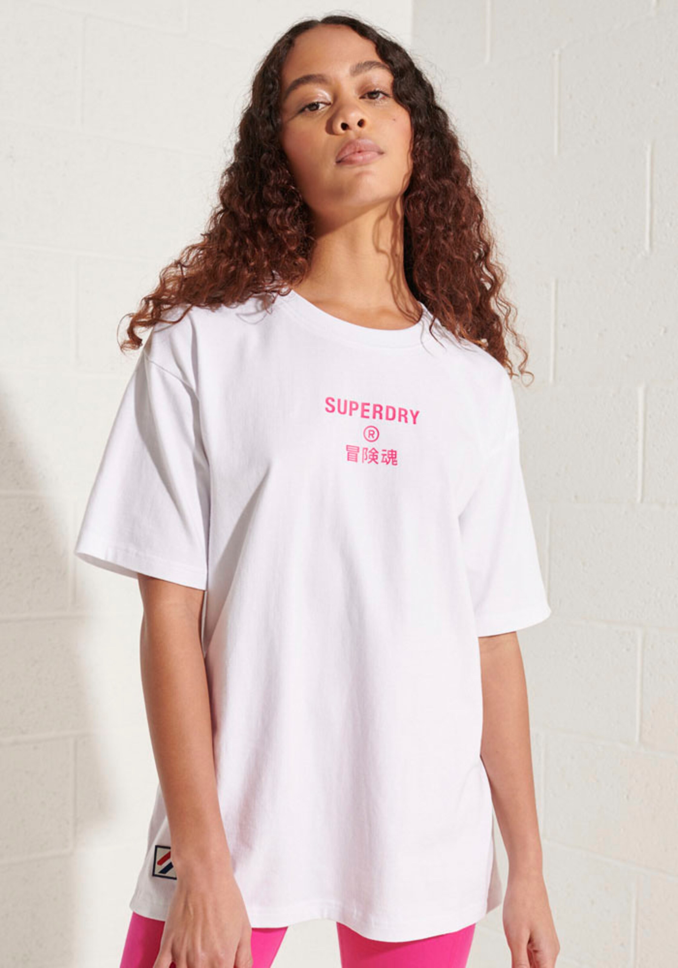 Frauen Shirts & Tops Superdry T-Shirt in Weiß - ZX55166 Frauen Shirts & Tops Superdry T-Shirt in Weiß - ZX55166