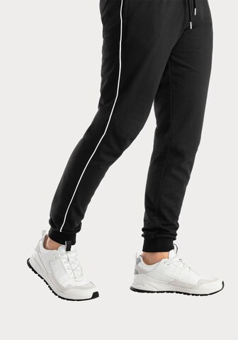 KangaROOS Tapered Hose in Schwarz
