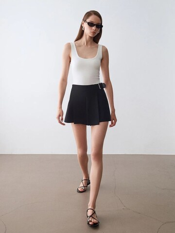 Top 'Blusen' di Dilvin in bianco