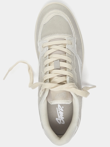 Pull&Bear Sneaker in Grau