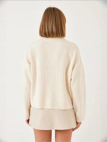 Bianco Lucci Trui in Beige