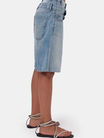 IT'S BASIC Baggy Jeans 'BERMUDA HIGH RISE SHORT' in Blauw