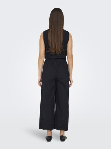 Loosefit Pantaloni con pieghe 'ROXANNE' di ONLY in nero