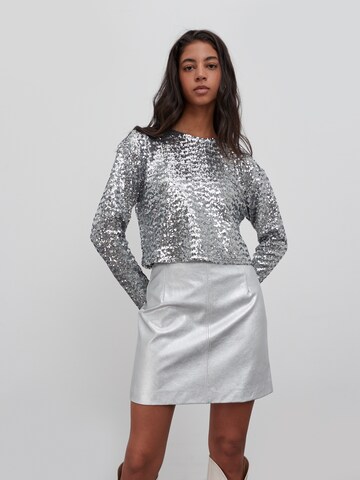 EDITED T-shirt 'Janina' i silver: framsida