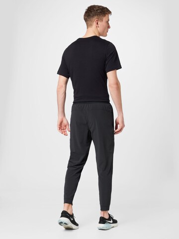 NIKETapered Sportske hlače - crna boja