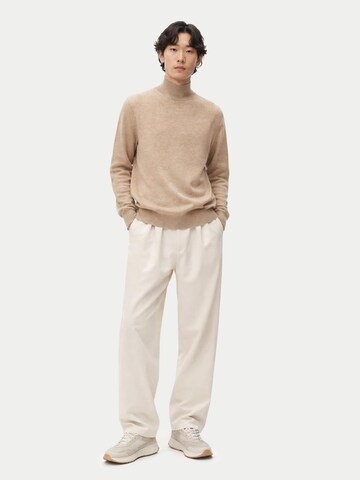 GOBI Cashmere Neulepaita 'Men's Essential Mock Neck Cashmere Sweater' värissä beige