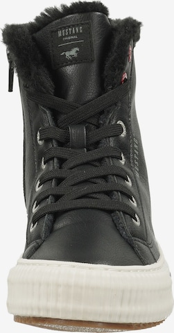 MUSTANG Lace-Up Ankle Boots in Black