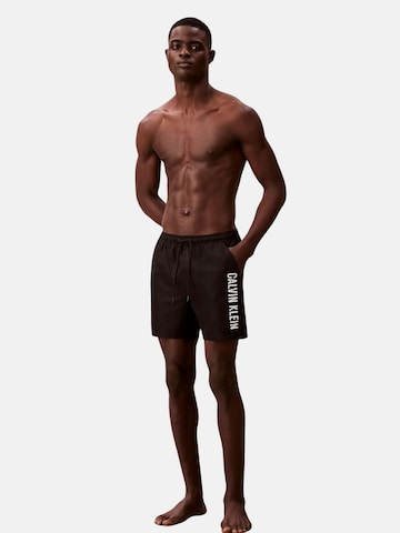 Shorts de bain 'CALVIN KLEIN MEDIUM DRAWSTRING Costumi da bagno' Calvin Klein en noir