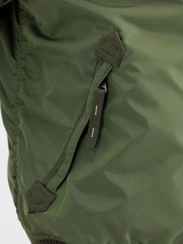 ALPHA INDUSTRIES Зимняя куртка 'Injector III Air Force' в Зеленый