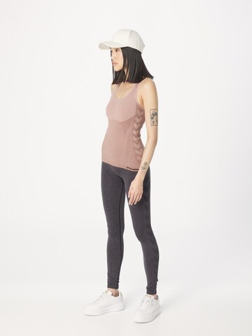 Sport top de la Hummel pe roz