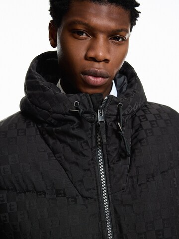 Bershka Talvitakki värissä musta