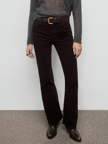 MANGO Flared Jeans 'VIOLETAV' in Bruin: voorkant
