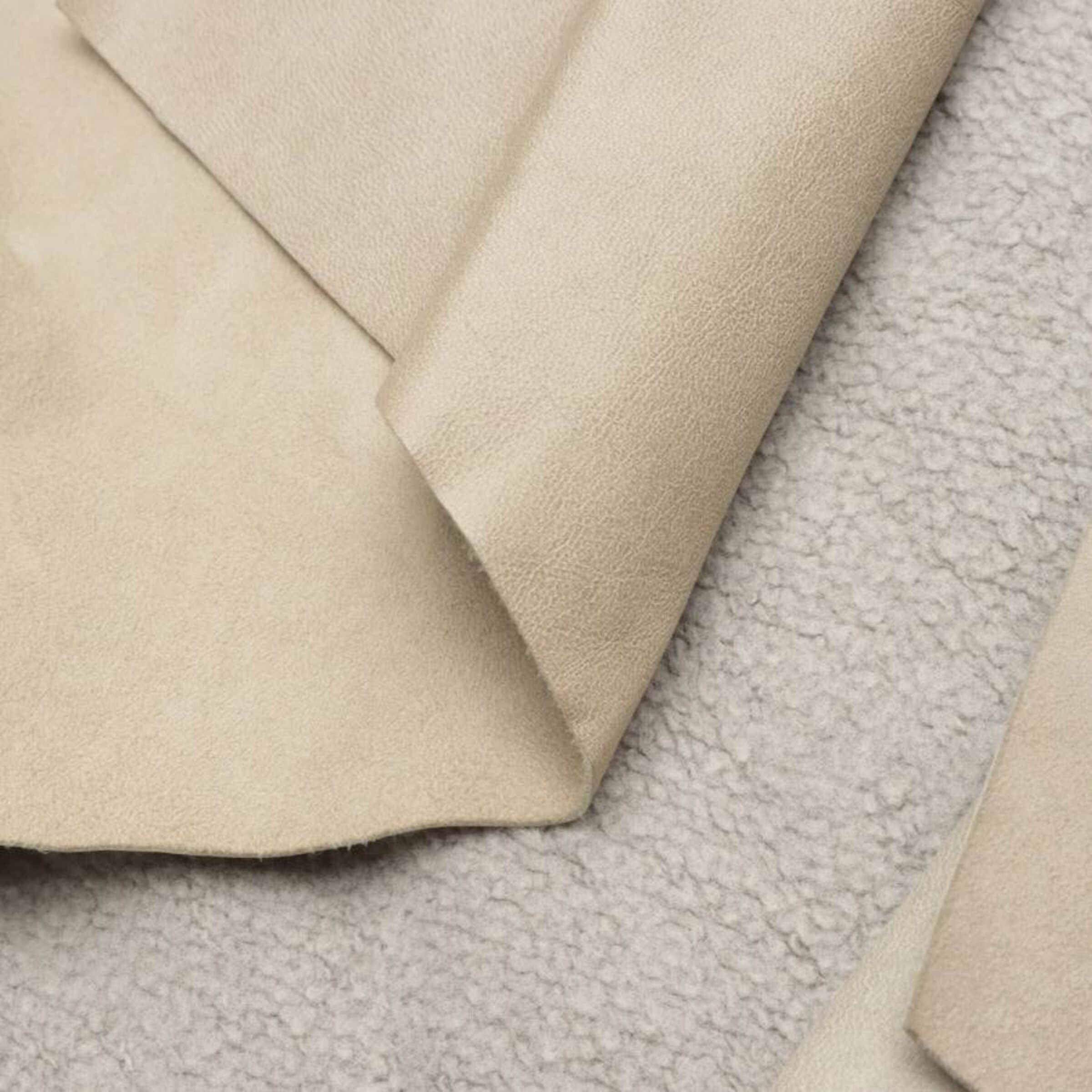 Closed Jacket & Coat in XS in White