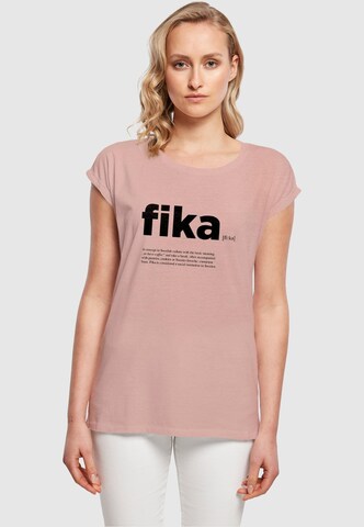 Mister Tee Shirt 'Fika Definition' in Beige: voorkant