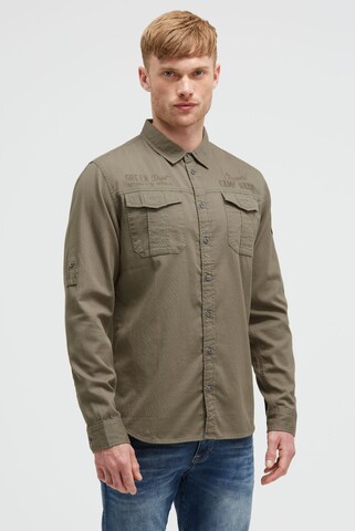 CAMP DAVID Regular Fit Cargohemd mit Rippstruktur und Logo-Stickereien in Grün: Vorderseite