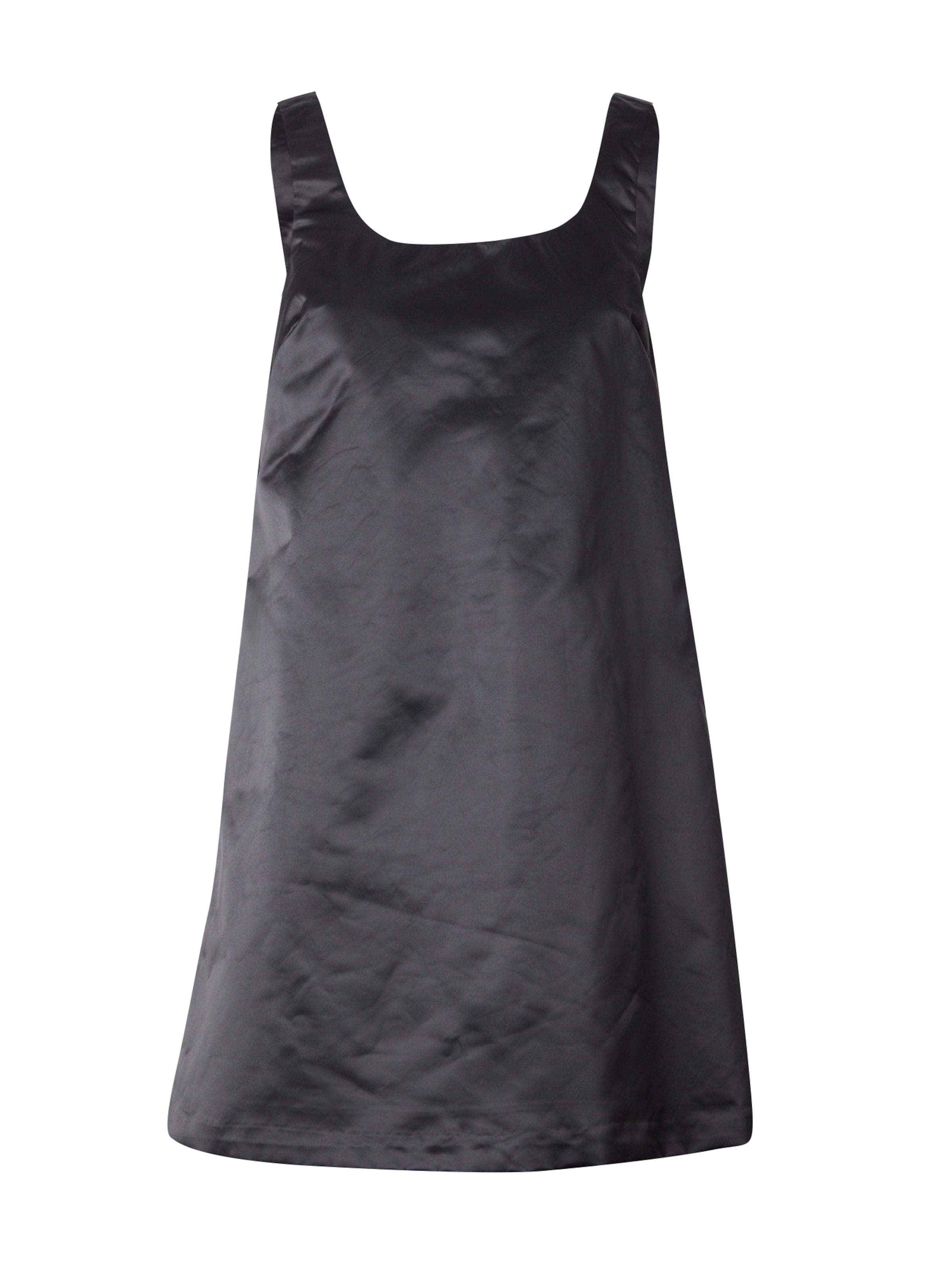 Rochie de vară de la Monki pe negru: față