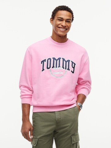 Tommy Jeans Суичър 'Varsity Crest' в розово: отпред