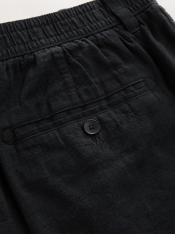 Next - regular Pantalón chino en negro