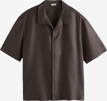 Next - Ajuste confortable Camisa en marrón: frente