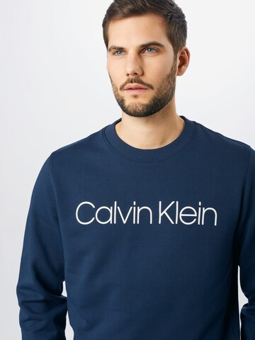 Sweat-shirt Calvin Klein en bleu